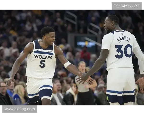 兰德尔30分7助攻戈贝尔14分15篮板 森林狼轻取黄蜂赢得比赛