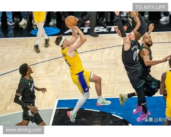 里夫斯压哨三分命中湖人惊险一分险胜森林狼上演逆转好戏